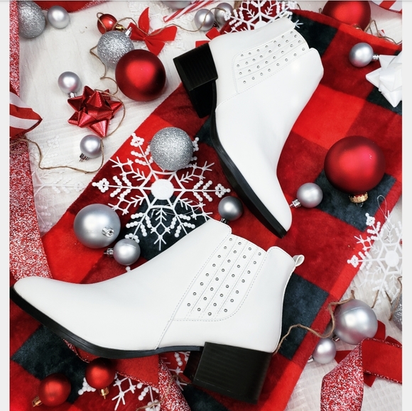 Fall collection// white studded bootie - Picture 4 of 7